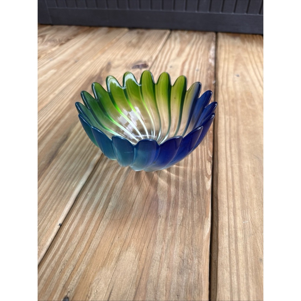 Walther Glas Solaris Studio Nova Swirl Blue Green Petal Art Glass Bowl 6" Ombre